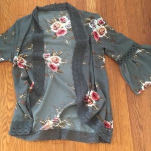 Pretty gray kimono cardigan